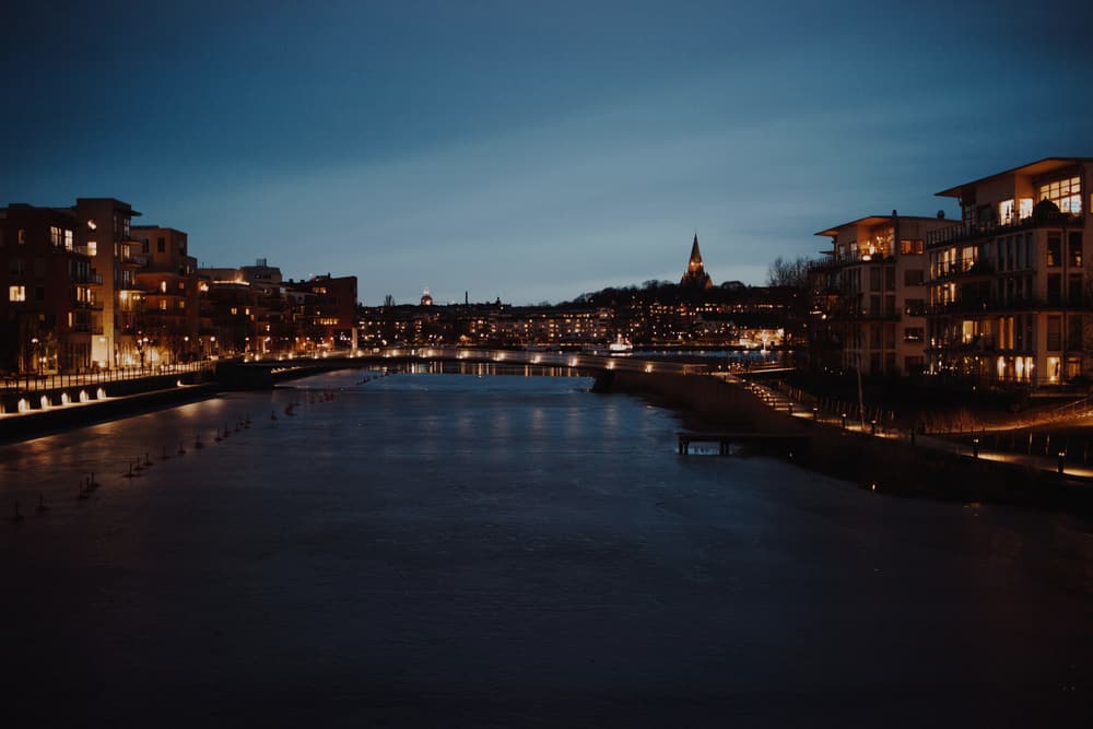Södermalm i Stockholm i kvällsljus